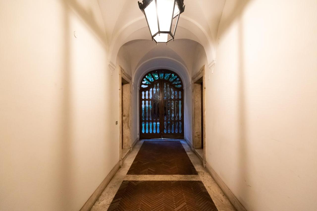 Apartmán Chic And Style In Historical Via Giulia Řím Exteriér fotografie